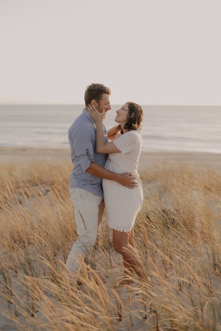 Séance grossesse en couple à la plage | Cap Ferret
