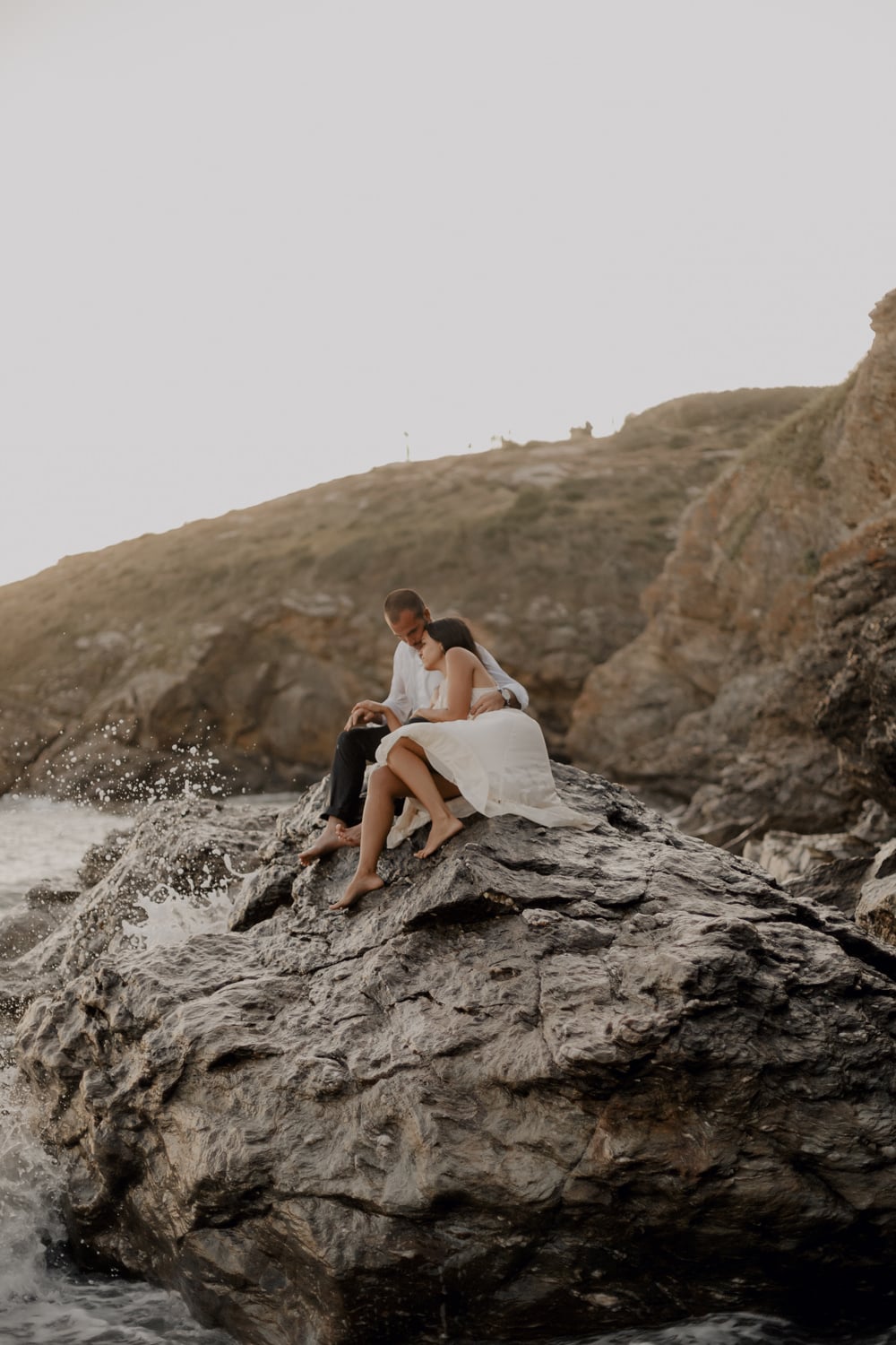 00feat seance photo couple plage bretagne rochers