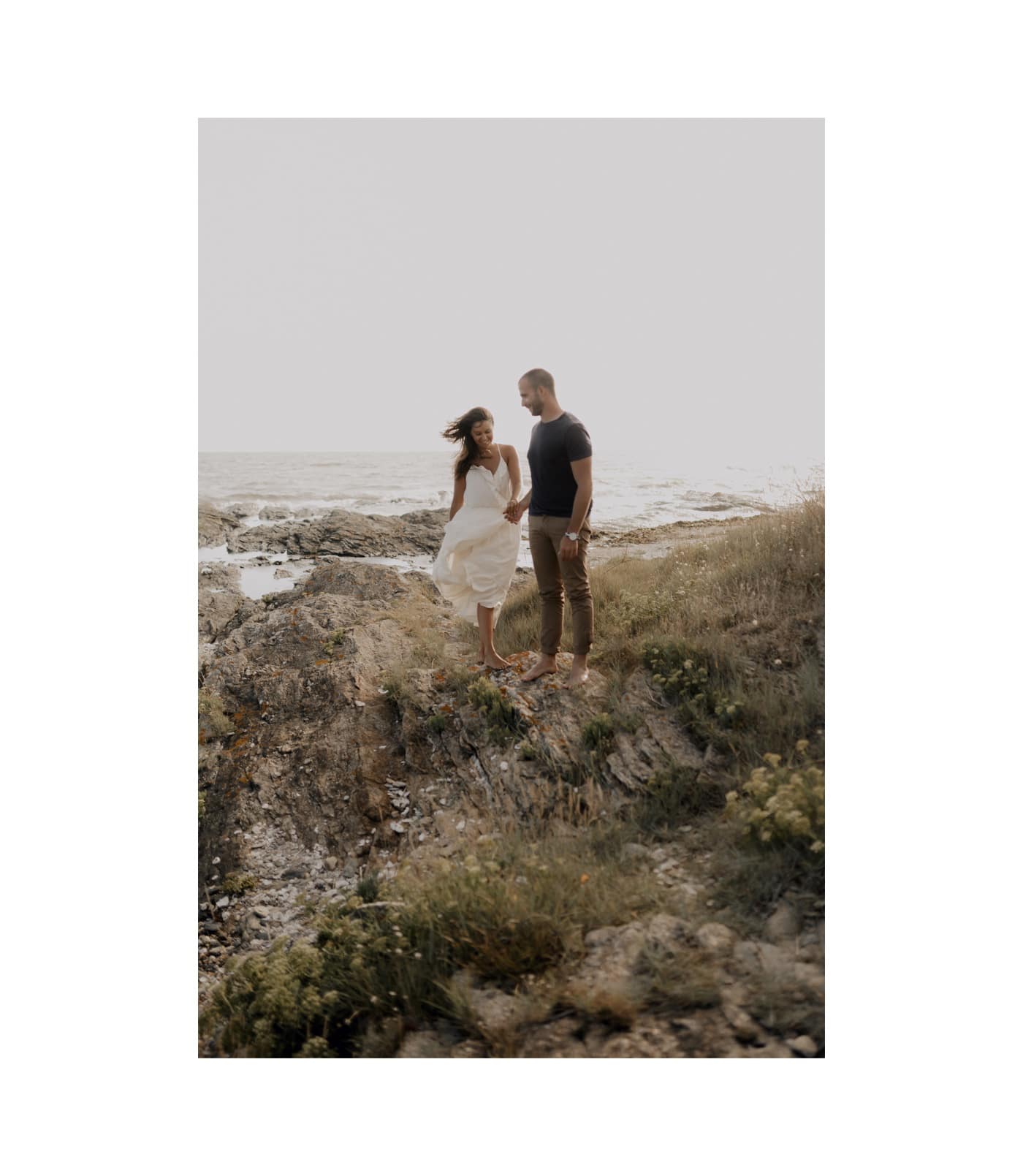 10 seance photo couple plage bretagne rochers