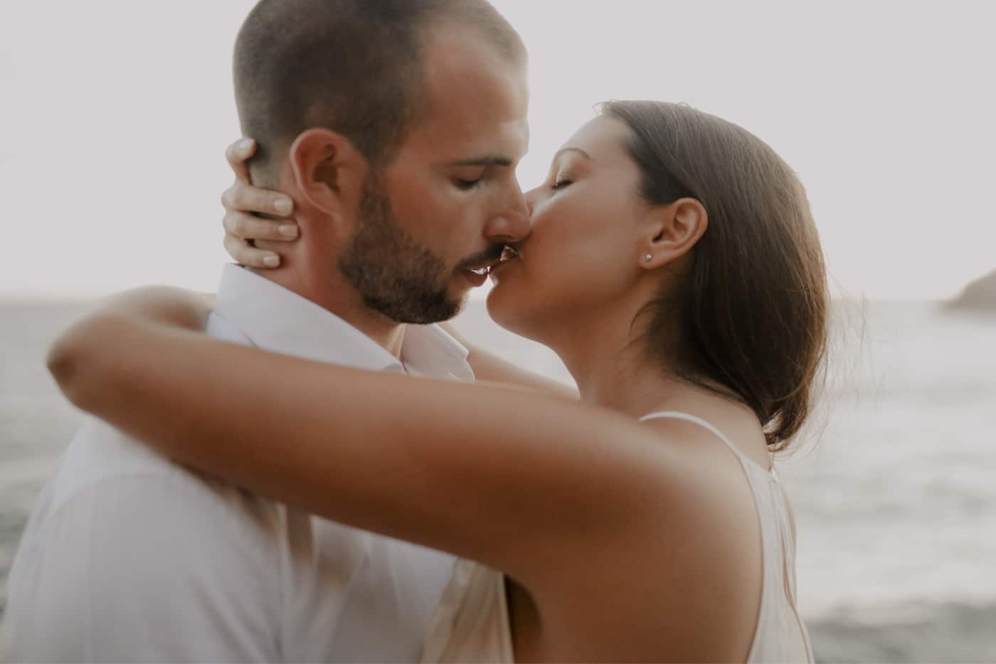 Infos Couple 2022 7 20 seance photo couple plage bretagne rochers